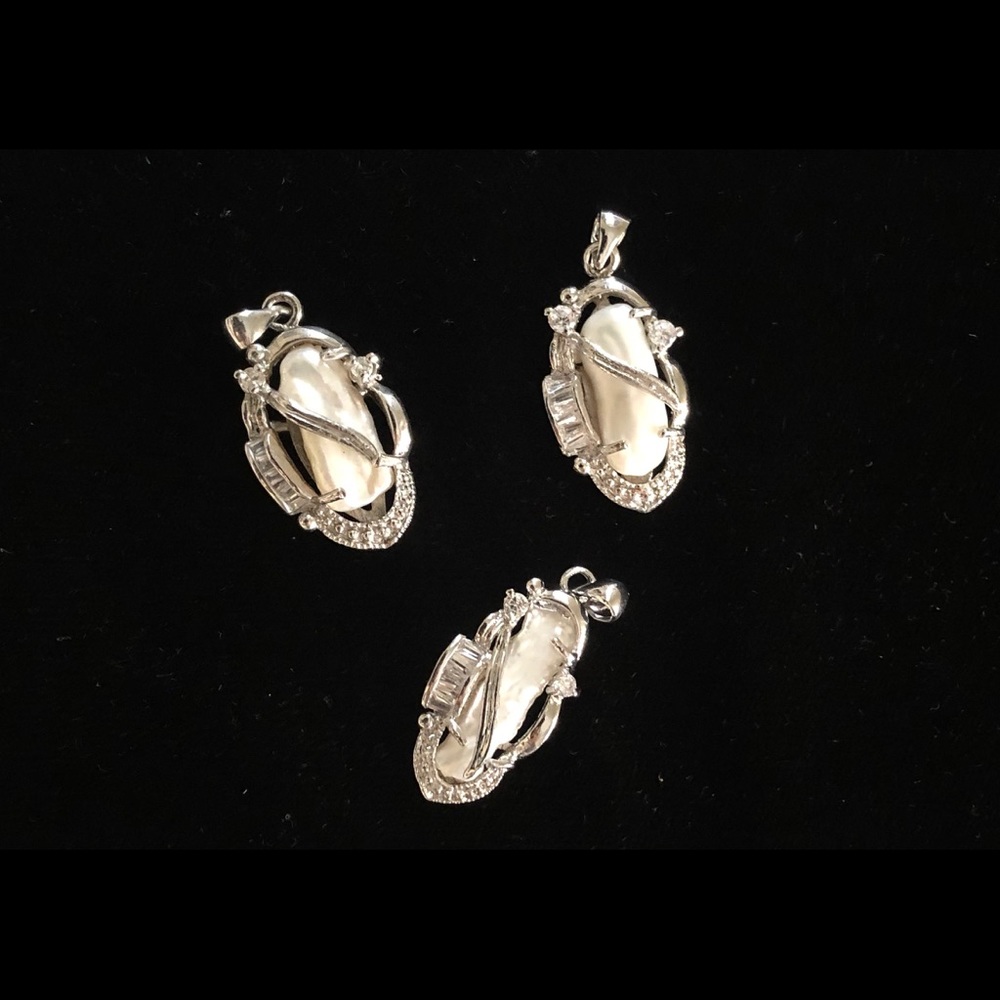 Beautiful Freshwater Pearl Pendant
